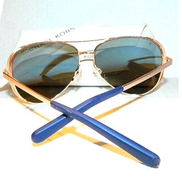 Like New MICHAEL KORS Rose Gold Polarized  "Chelsea" unisex sunglasses & case - Picture 4 of 11